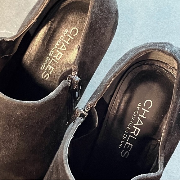 Charles by Charles David sz 7 black suede pointy toe heeled ankle booties - Picture 9 of 11